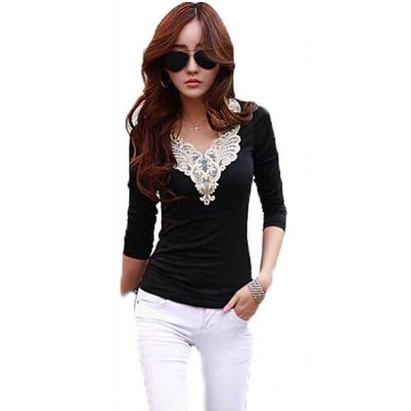 🆕💋still packaged Black v neck long sleeve lace