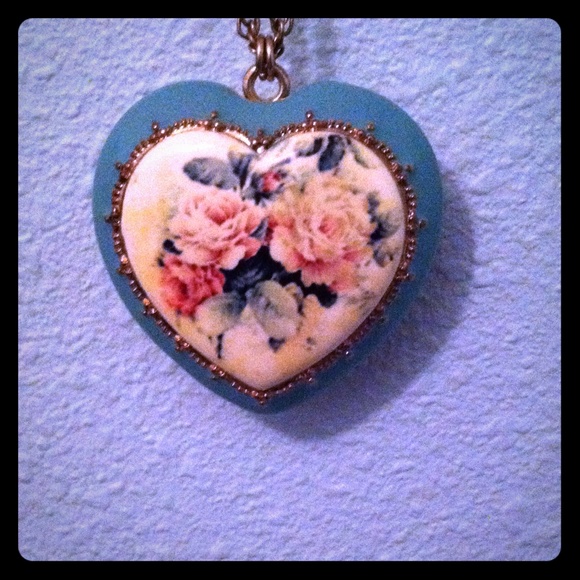 Floral heart pendant necklace