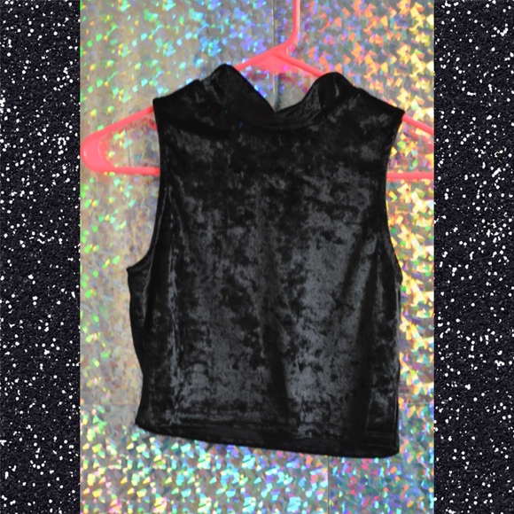 ✨BLACK VELVET CROP TOP✨
