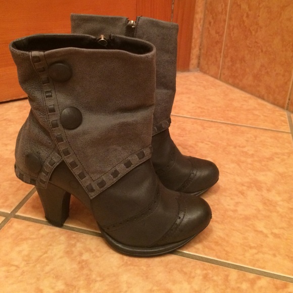 Western style grey boots