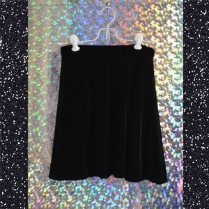 ✨BUNDLED✨CLASSIC BLACK VELVET SK8R SKIRT✨