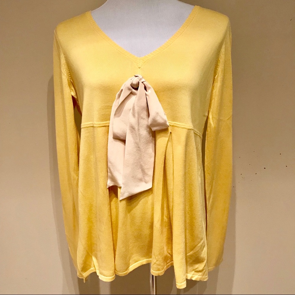 🆕 Moda International Bow Tie Sweater