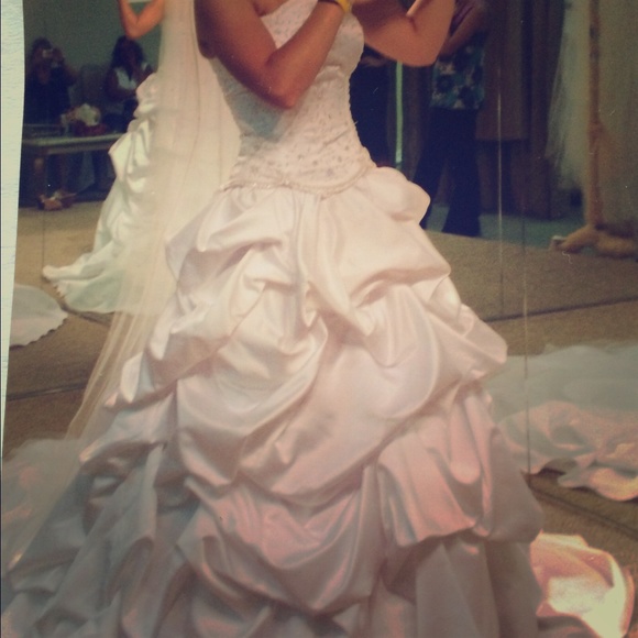 NEVER WORE, stunning wedding dress! - Picture 1 of 4