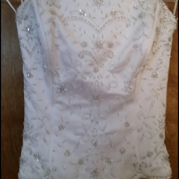 NEVER WORE, stunning wedding dress! - Picture 3 of 4