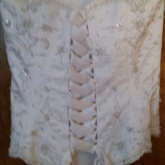 NEVER WORE, stunning wedding dress! - Picture 4 of 4