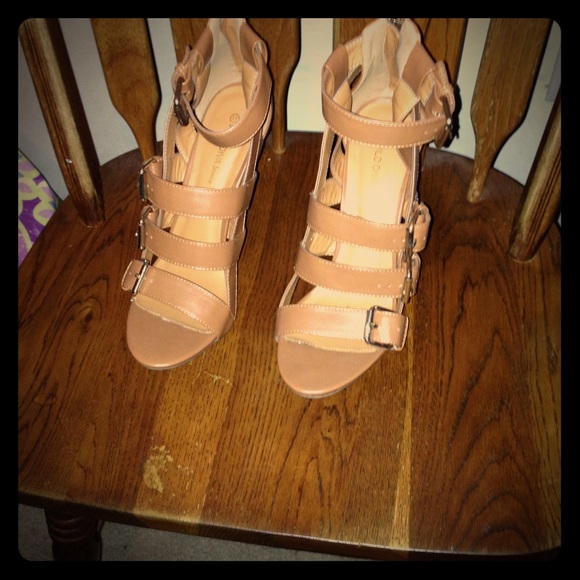 Strappy buckle summer time heels