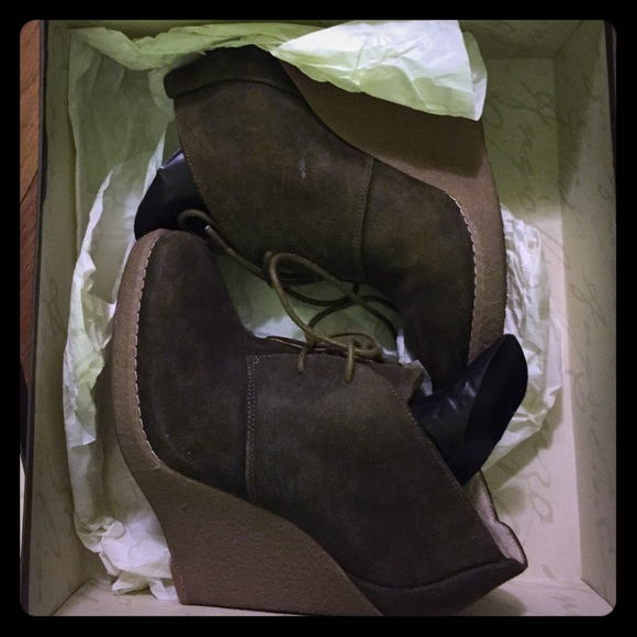 Enzo Angiolini booties