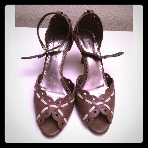 Taiwanese name brand heels