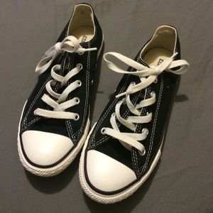 Black kids converse chucks size 3