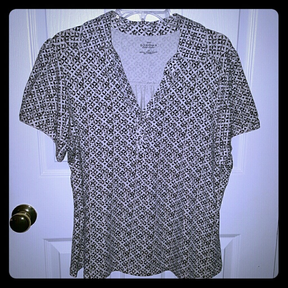 Womens short sleeved top