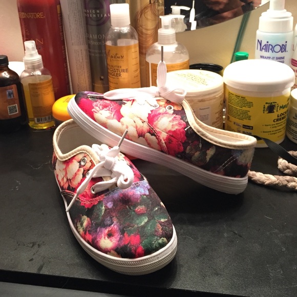 Girls shoes
