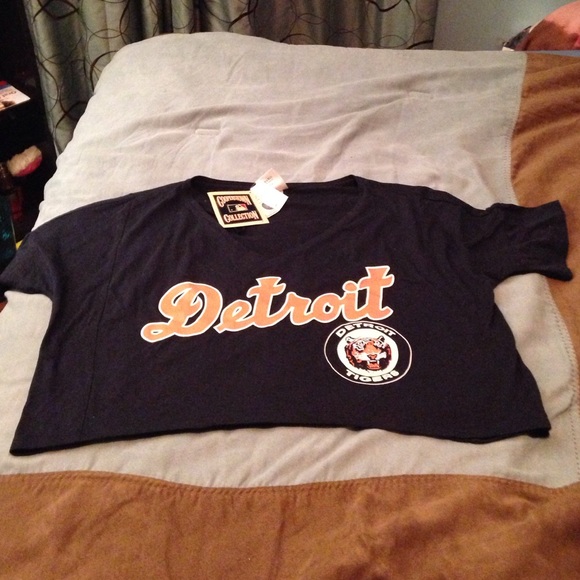 💕SOLD💕Detroit Tigers crop shirt NWT size Medium