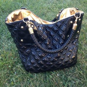 ‼️FINAL PRICE ‼️Black and Gold patent leather bag