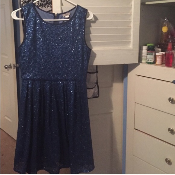 Dresses & Skirts - Dress