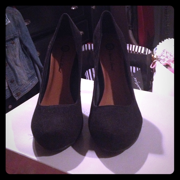 Black suede pumps!