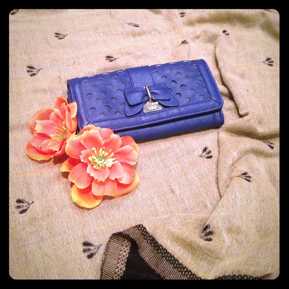 Lulu blue wallet