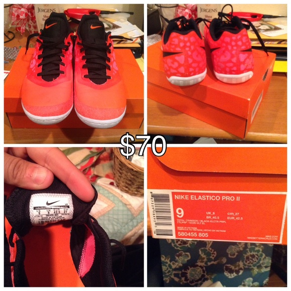 **PRICE DROP** Men's Nike soccer shoes