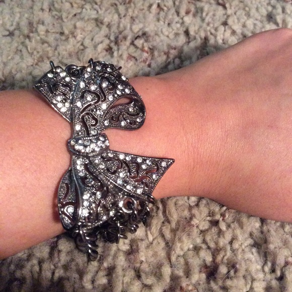Bow bracelet and 2 rings