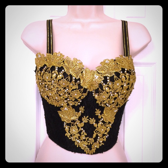 ᎾFFᎬᎡ! Beautiful rhinestone appliqué top/bustier