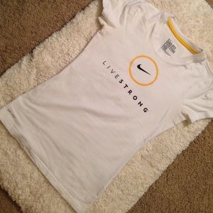 ✔️Nike ✔️ Live strong shirt 💪🏼