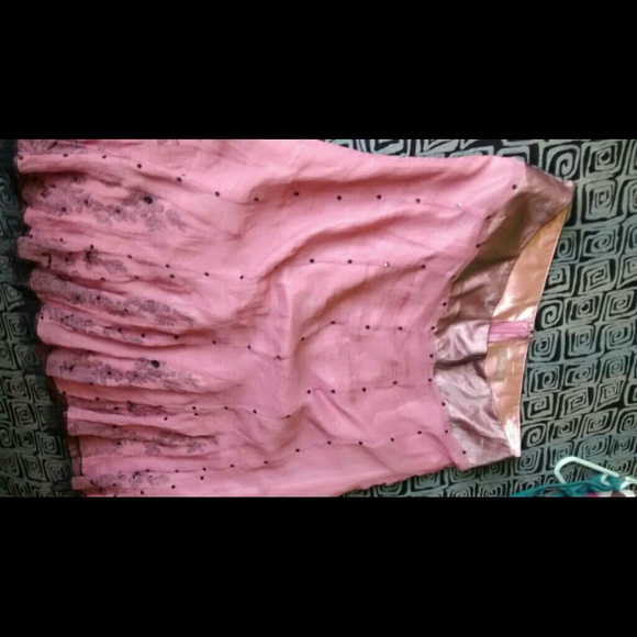 Medium length skirt - Picture 2 of 2