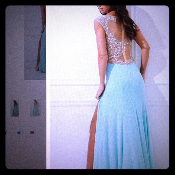 Tony Bowls Dresses & Skirts - Tony Bowls dress in aqua
