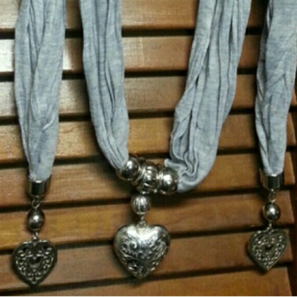 ✨HP✨ Jeweled Gray Scarf NWOT - Picture 3 of 3