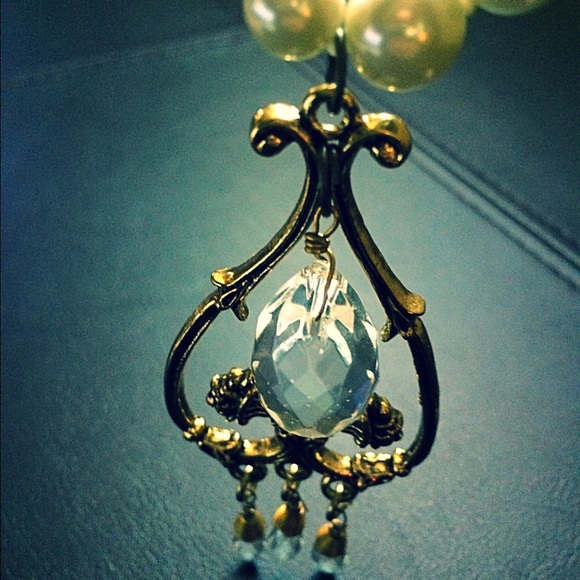 The long chain of pearls with Crystal pendant - Picture 4 of 4