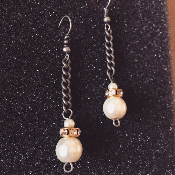 Shades of Grey , earrings - Picture 1 of 3