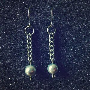The Grey Breeze, earrings!