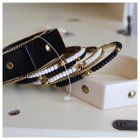 Black and white bangle set - Picture 2 of 3