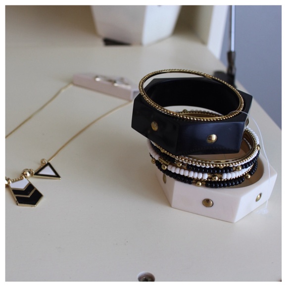Black and white bangle set - Picture 3 of 3