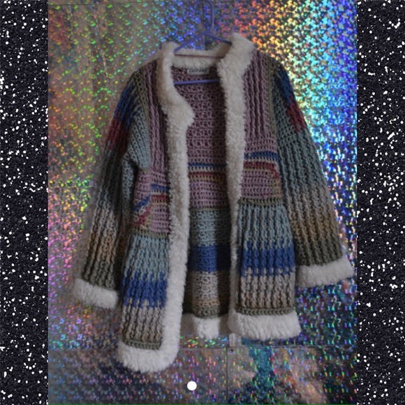 ✨GRUNGY BITCH SWEATER✨