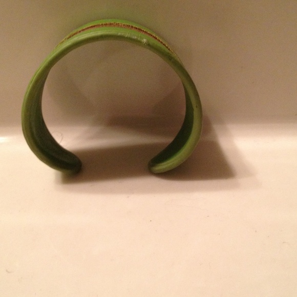 Green cuff - Picture 2 of 3