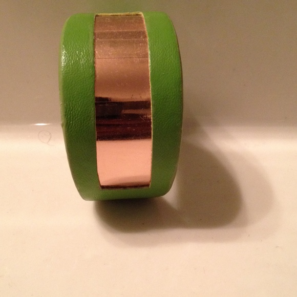 Green cuff - Picture 3 of 3