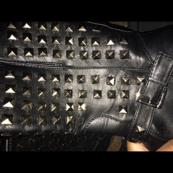 Black zipper studded boots. - Picture 2 of 4