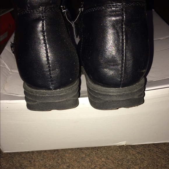 Black zipper studded boots. - Picture 4 of 4