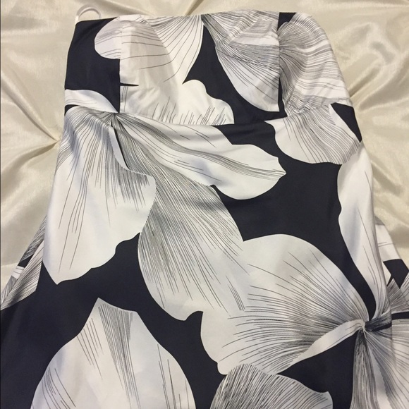 Silk black and white tube top size 4