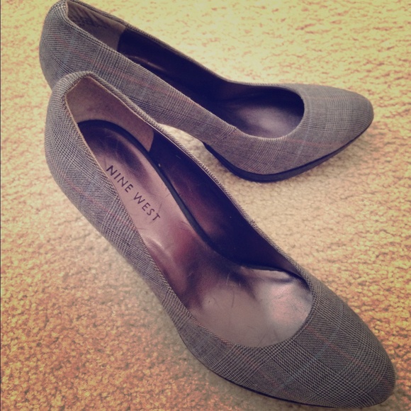 NWOT Nine West grey pump
