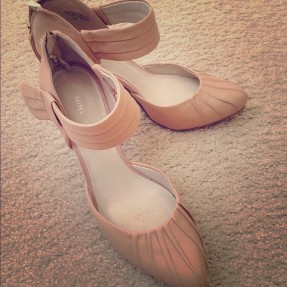 Nine West pump