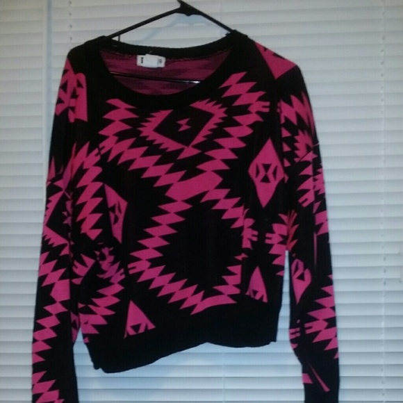 Half cut sweater