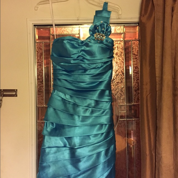 Dress - Picture 1 of 2