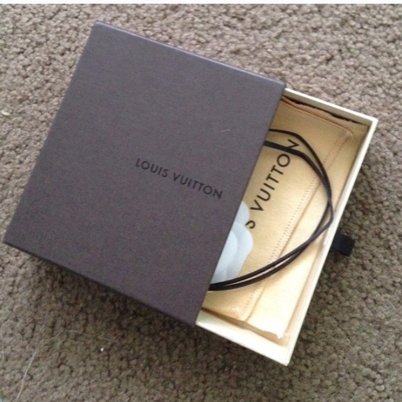 Box for men's bifold (multiples) or key pouch.