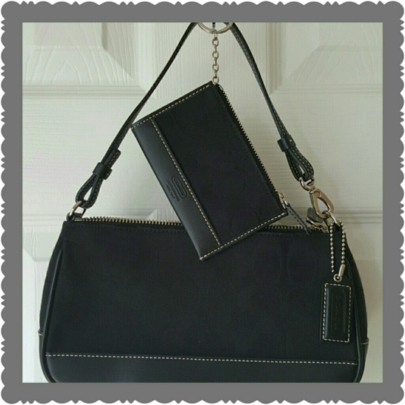 SALE! Coach Wristlet/Small Purse+Keychain