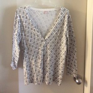 Gray patterned Button down 3/4 sleeve cardigan