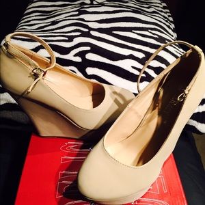 Nude colored Wedges