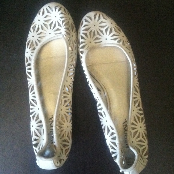 Super cute white shoes