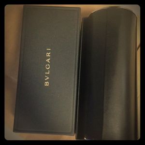 Hard case and cleaning cloth for sunglasses