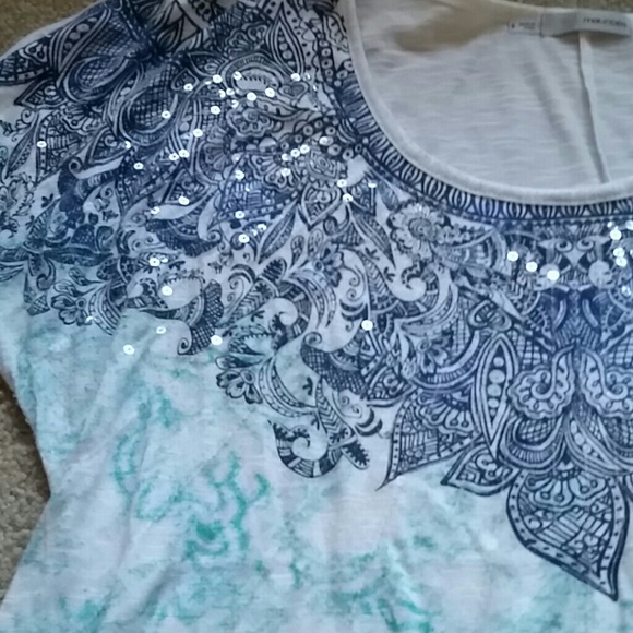 Maurices size 0 pretty blue white top - Picture 3 of 3