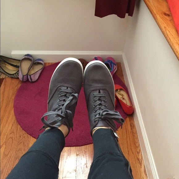 New H&M gray laced back zipper sneakers shoes 6 - Picture 3 of 3